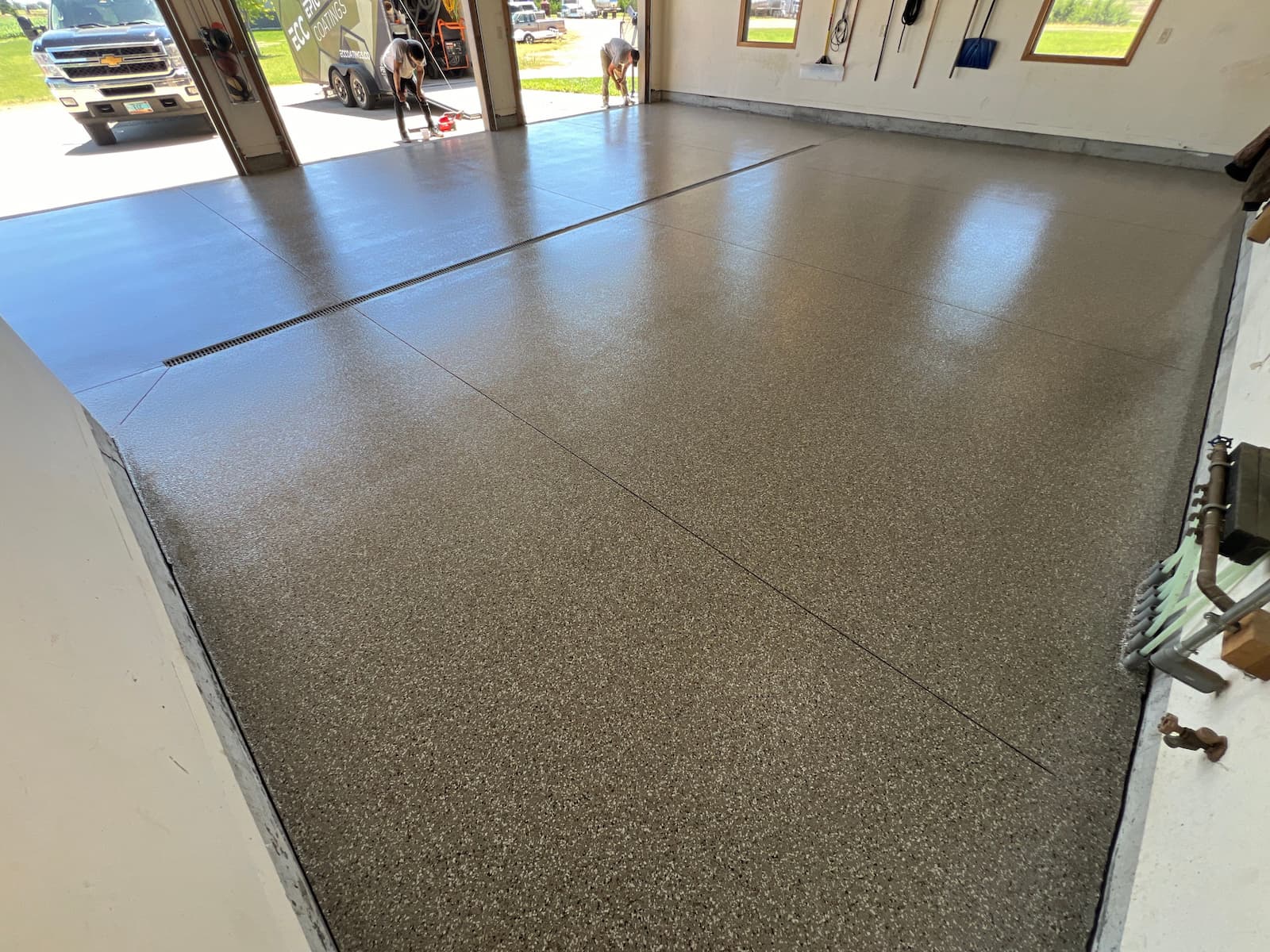 garage 2 Preparation & Application: Ensuring Longevity for Concrete Coatings in North Dakota